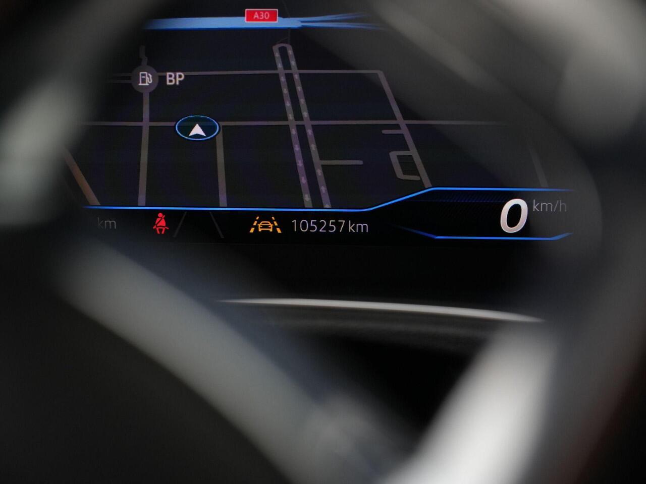 Volkswagen T-Roc 1.5 TSI 150 pk DSG Sport Business R / R-Line | Panoramadak | Trekhaak | Achteruitrijcamera | Stoelverwarming | Navigatie