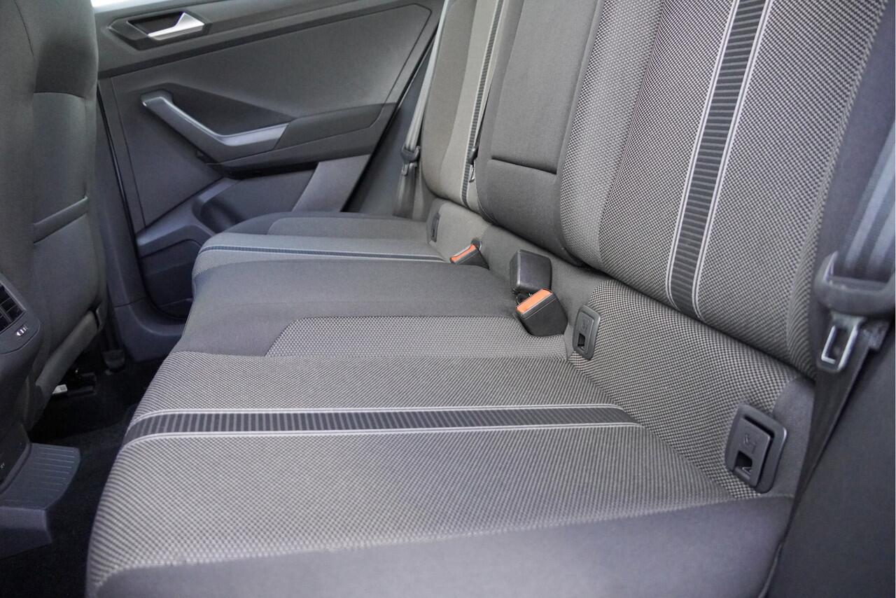 Volkswagen T-Roc 1.0 TSI Style BJ2020 Lmv 16" | Led | Pdc | Navi | App-Connect | Airco | Cruise control | Getint glas