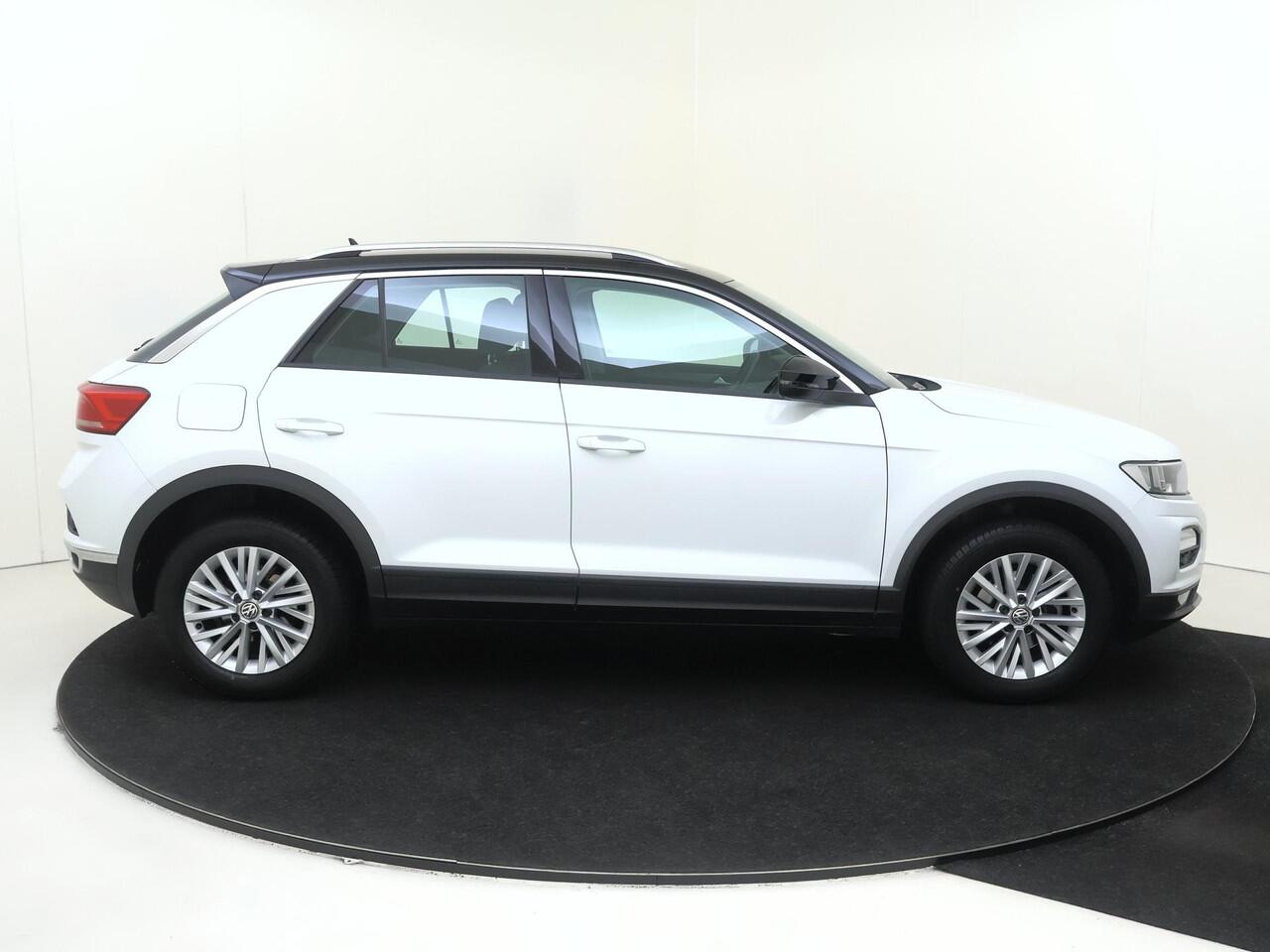 Volkswagen T-Roc 1.0 TSI Style Business | Parkeersensoren | Adaptieve cruise control | CarPlay | Navigatie | Airco | Elektrisch inklapbare buitenspiegels |