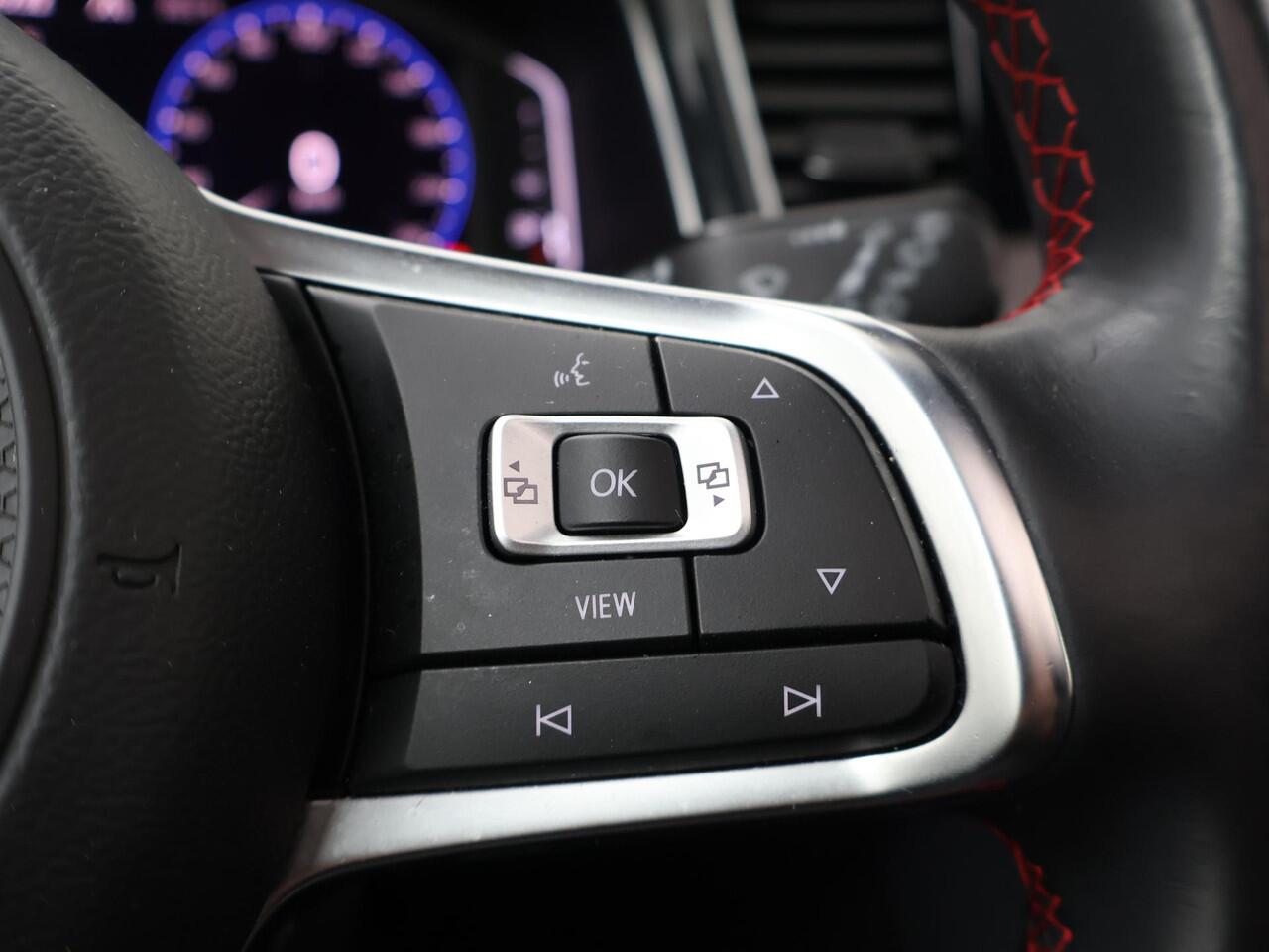 Volkswagen T-Roc 1.5 TSI Sport Business R | 150 PK | Automaat | Panoramadak | Achteruitrijcamera | R Line |