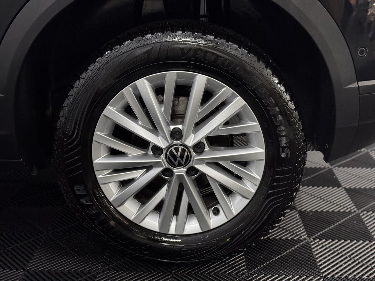 Volkswagen T-Roc 1.0 TSI Life Clima, Apple carplay, Parkeersensoren, Virtual desk, Winterpakket, Cruise control