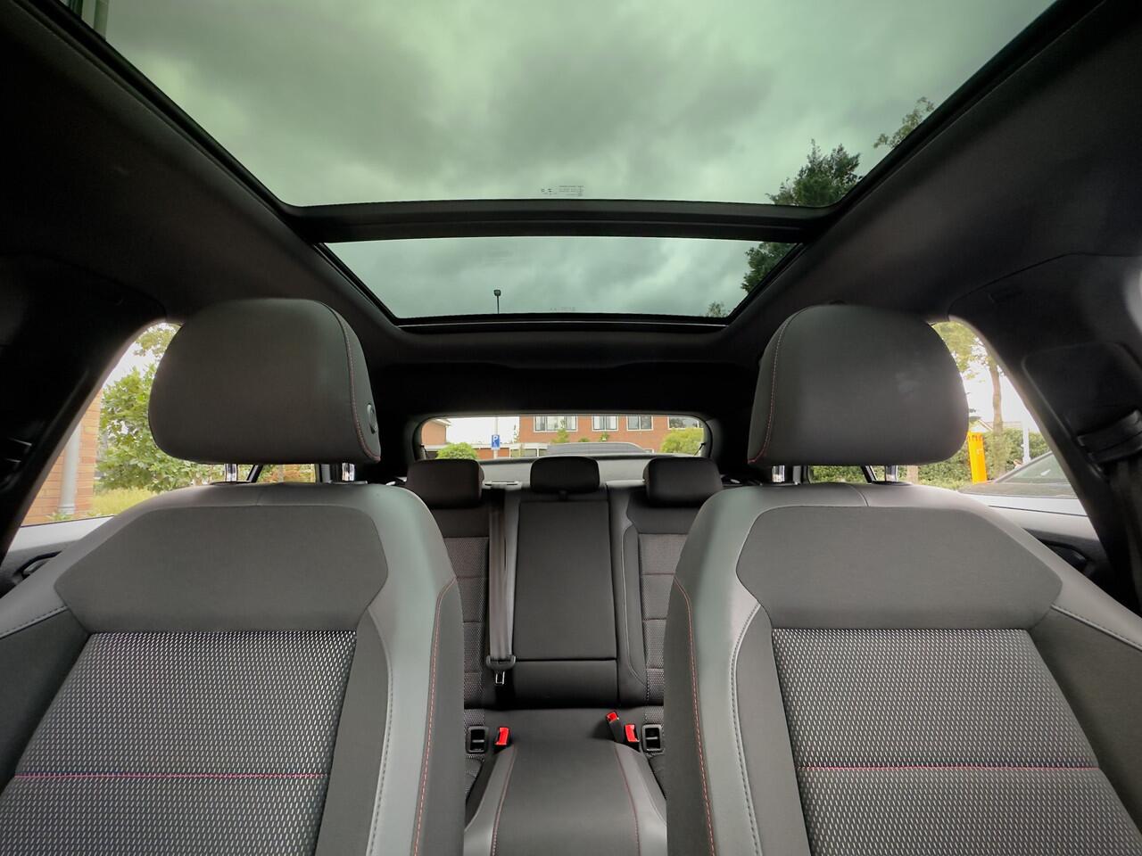 Volkswagen T-Roc 1.5 TSI AUT7 SPORT R-LINE PANODAK NAVI CAMERA DIGI-DASH APPLE-CARPLAY LED LMV PDC