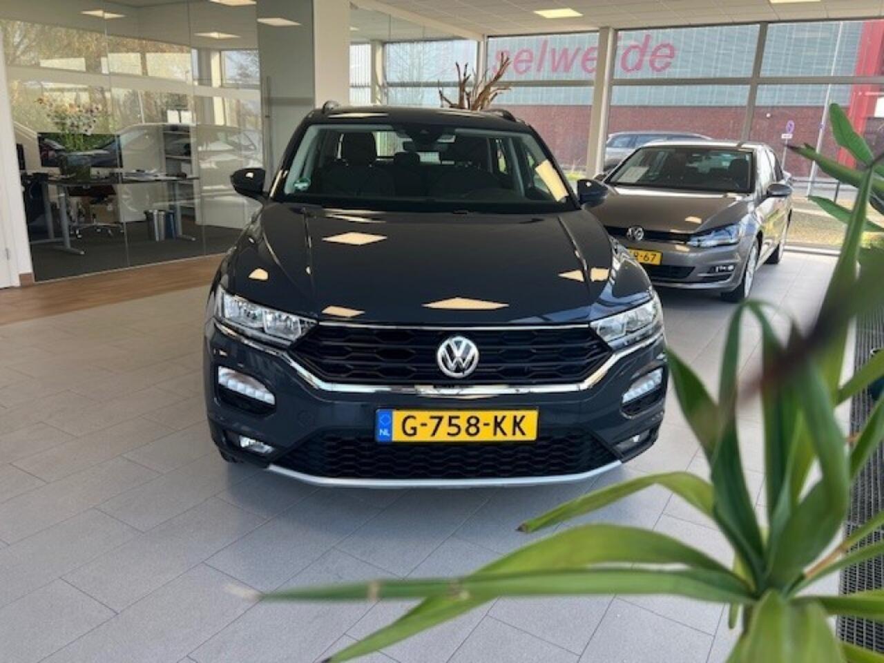 Volkswagen T-Roc 1.0 TSI Style Trekhaak Parkeer sensoren V+A.