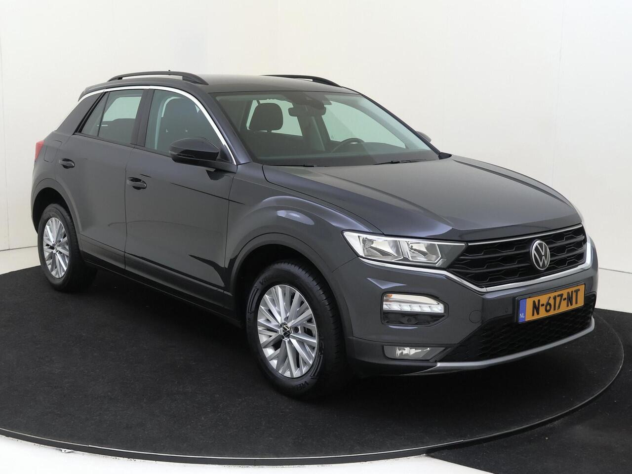 Volkswagen T-Roc 1.5 TSI Style | CarPlay | Airco | Parkeersensoren | Adaptieve cruise control | Lane- en frontassist | Bluetooth |