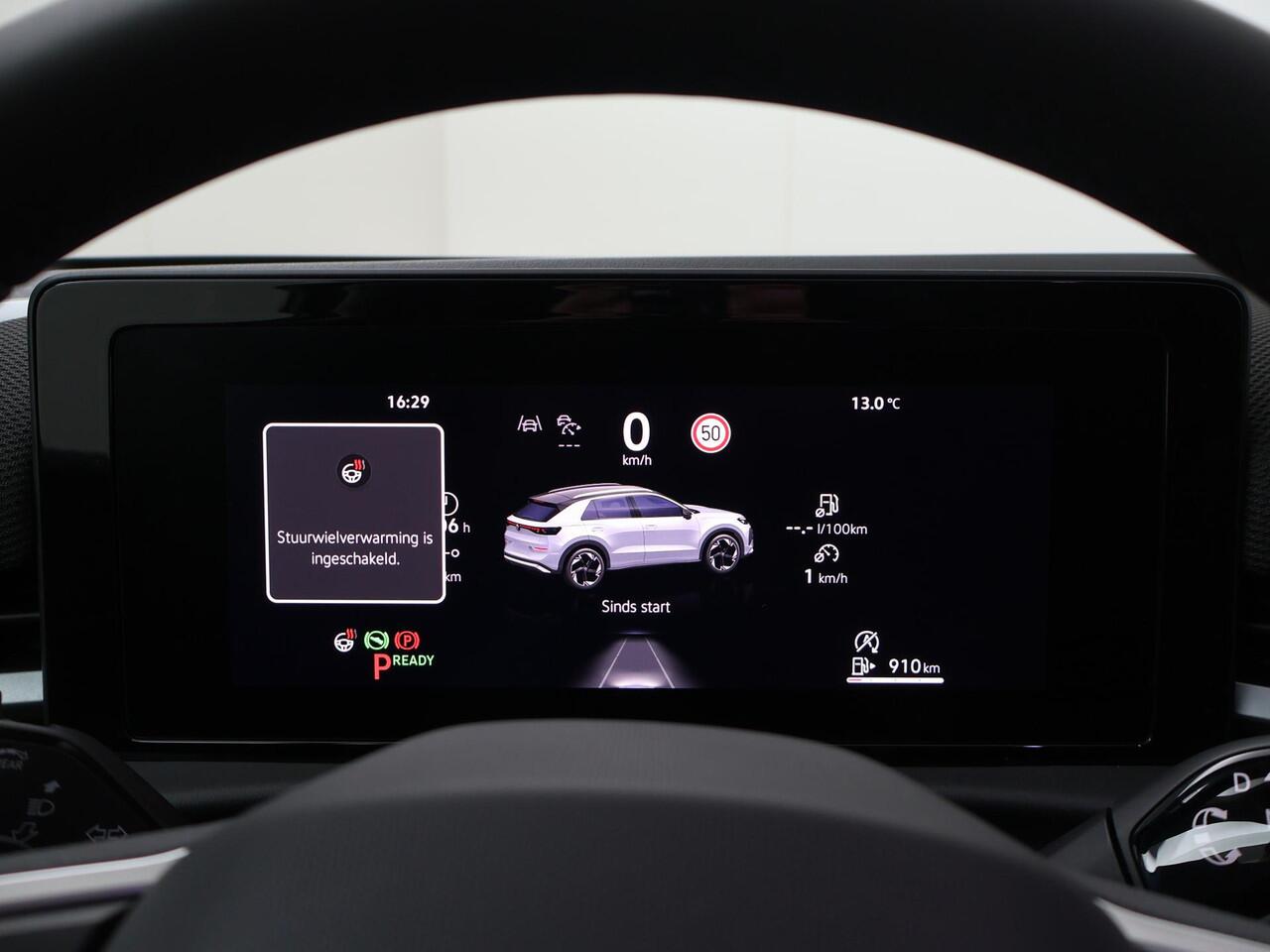 Volkswagen T-Roc 1.5 eTsi 116pk DSG Life First Edition | 18" Black Huntsville velgen | Stoel- & stuurwielverwarming |