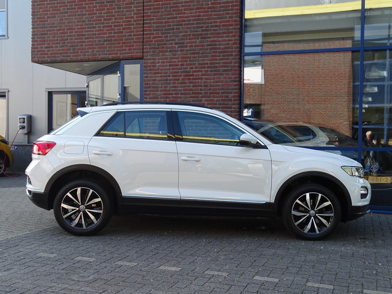 Volkswagen T-Roc 1.0 TSI Style Business Panoramadak Trekhaak