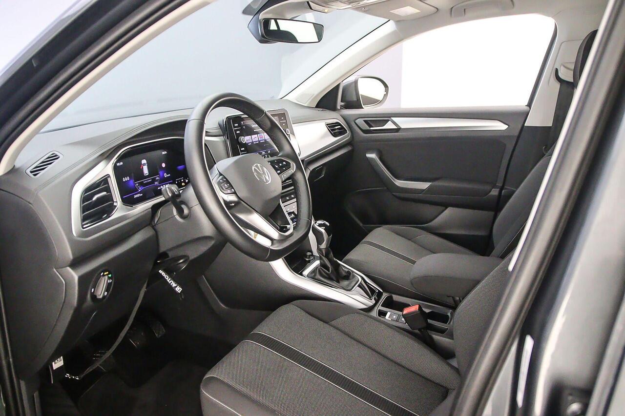 Volkswagen T-Roc Life Edition 1.0 TSI 115pk Adaptive cruise control, Achteruitrijcamera, Parkeersensoren, Stoelverwarming, LED koplampen, Airco, DAB, Radio, Bluetooth