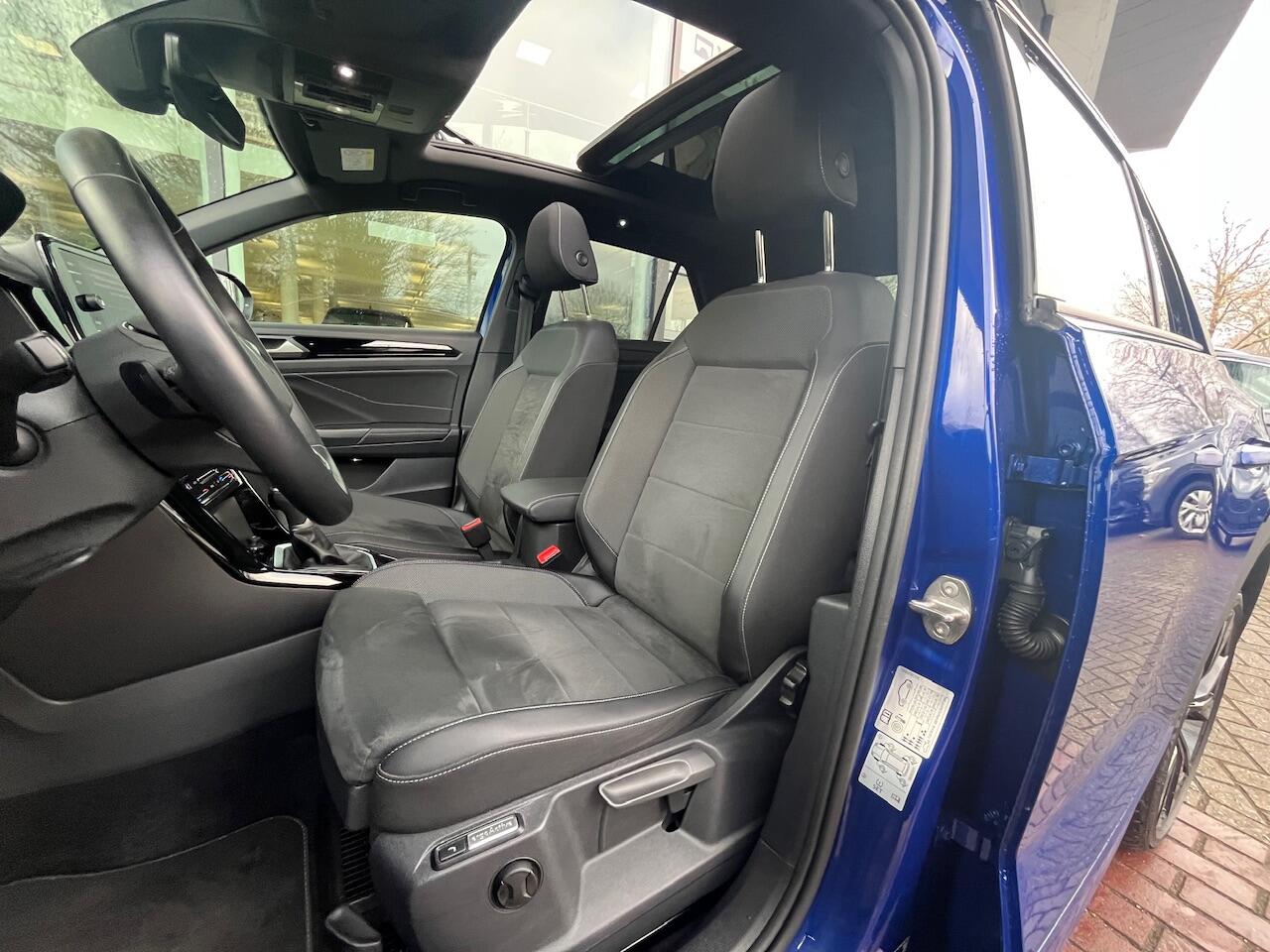 Volkswagen T-Roc 1.5 TSI 150pk DSG R-Line / Black Style / Zwart Dak / Panoramadak / Digital Cockpit Pro / Ergoactive Stoel / IQ LED / Trekhaak Afneembaar / 19" LMV / Beats / Camera / Keyless / Alarm / Stoelverwarming