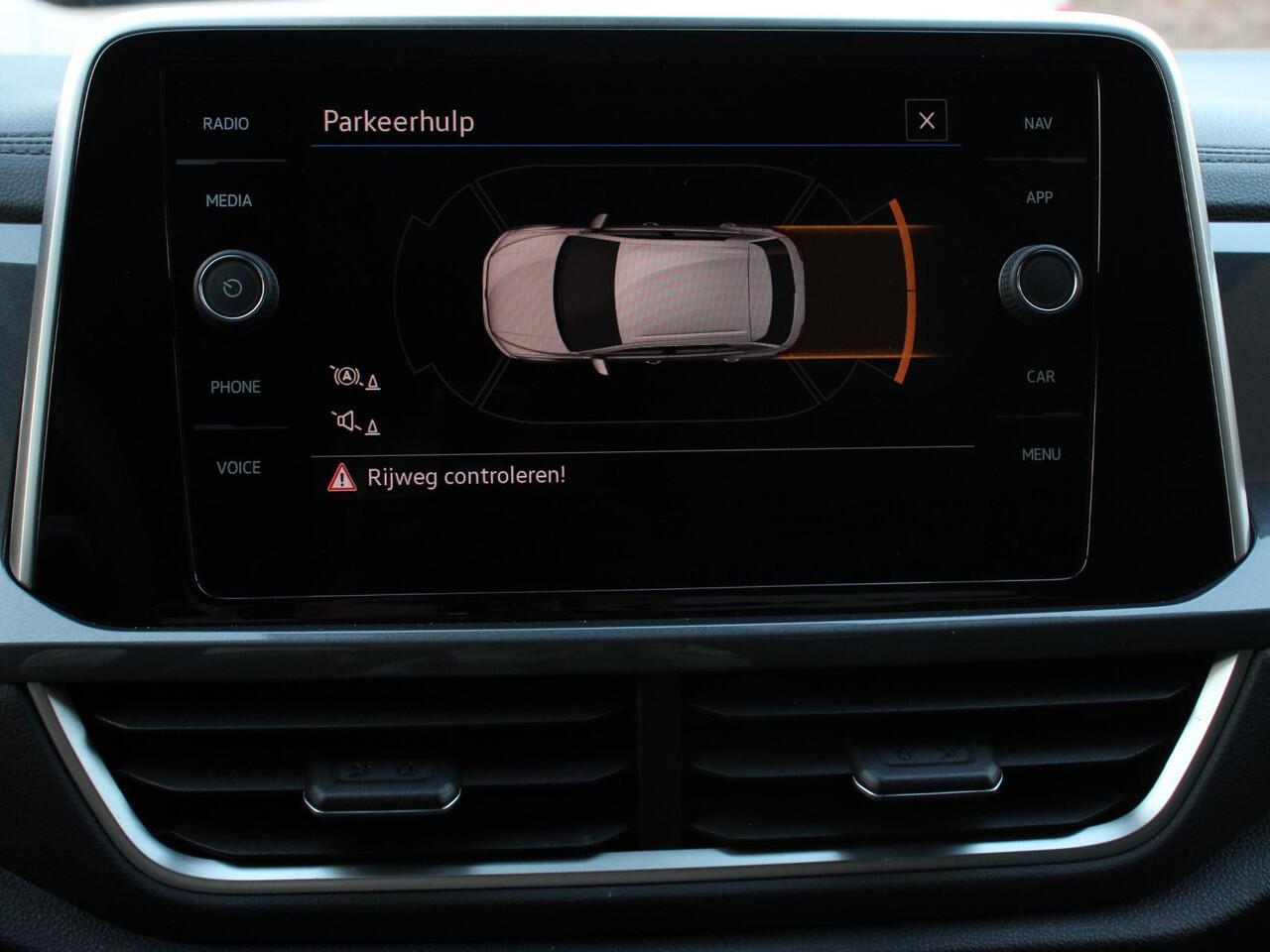 Volkswagen T-Roc 1.5 TSI DSG Style | Navigatie | Apple Carplay / Android Auto | Climate Control | Led | Digitale Cockpit | Adaptive Cruise Control | Trekhaak