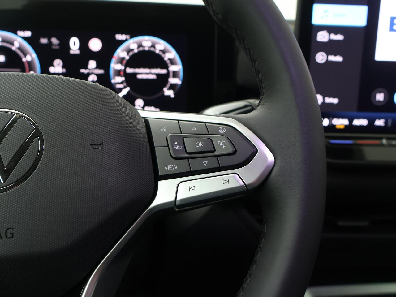 Volkswagen T-Roc 1.5 eTsi 116pk DSG Life First Edition | 18" Black Huntsville velgen | Stoel- & stuurwielverwarming |