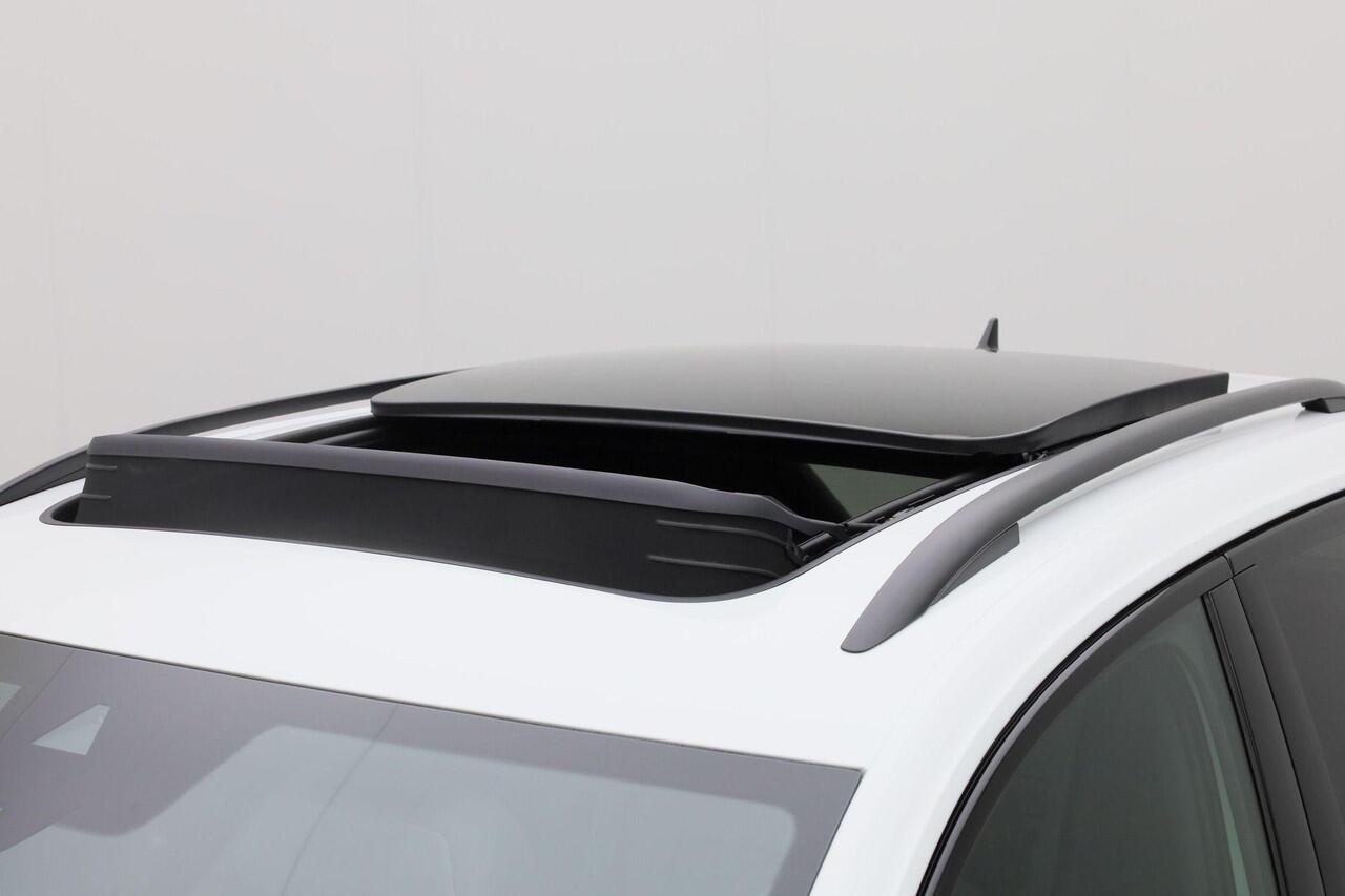 Volkswagen T-Roc 1.5 TSI 150 pk DSG R-Line Edition | Panoramadak | Stuur-/stoelverwarming | Achteruitrijcamera | Apple Carplay / Android Auto