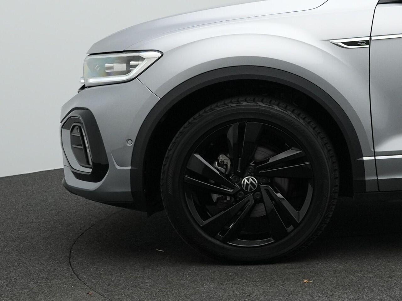 Volkswagen T-Roc 1.5 TSI 150 pk DSG R-Line | Panoramadak | IQ Light | Carplay | Parkeersensoren voor/achter | Adaptive Cruise