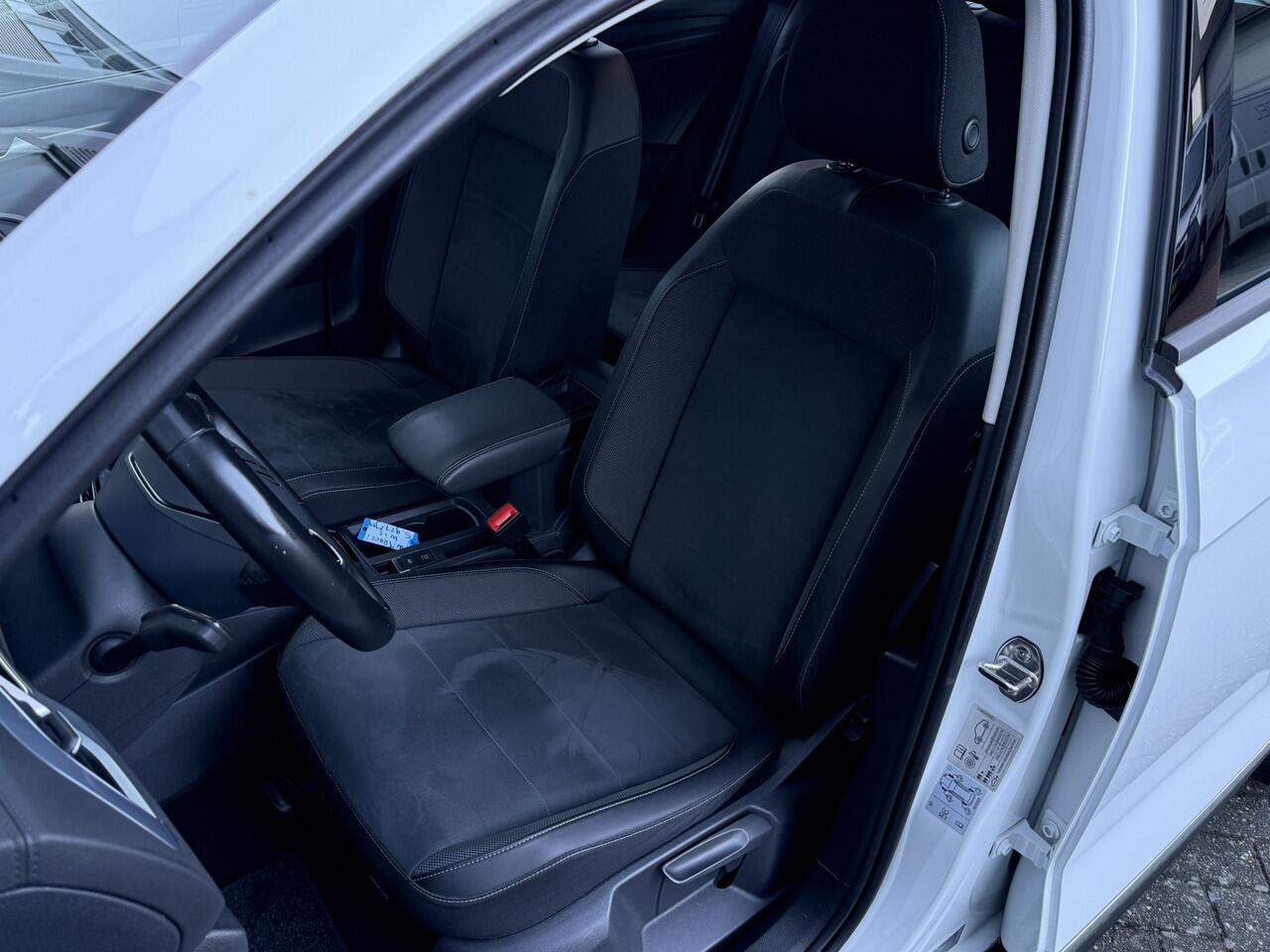 Volkswagen T-Roc 1.5 TSI Style | Camera | Apple Carplay | Trekhaak | IQ Light