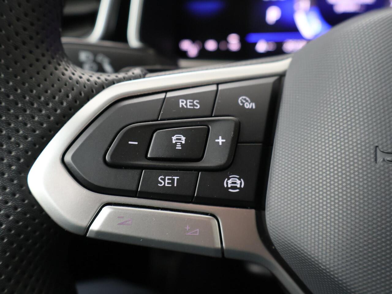 Volkswagen T-Roc 1.5 TSI R-Line | 150 PK | Automaat | Trekhaak | R-Line | Apple Carplay/Android Auto |