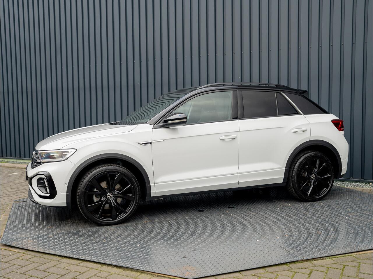 Volkswagen T-Roc 1.5 TSI 150Pk R-Line Business | Black Style | Keyless | IQ Light | 19'' | Trekhaak afnb. | Camera | Side Assist | Prijs Rijklaar!!
