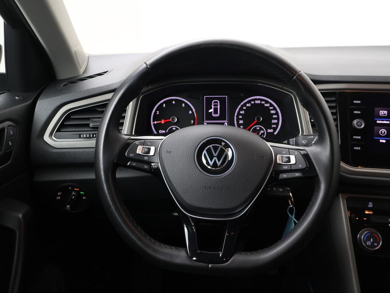 Volkswagen T-Roc 1.0 TSI Style | 110 PK | Adaptive cruise control | Lane assist | Apple CarPlay / Android Auto |