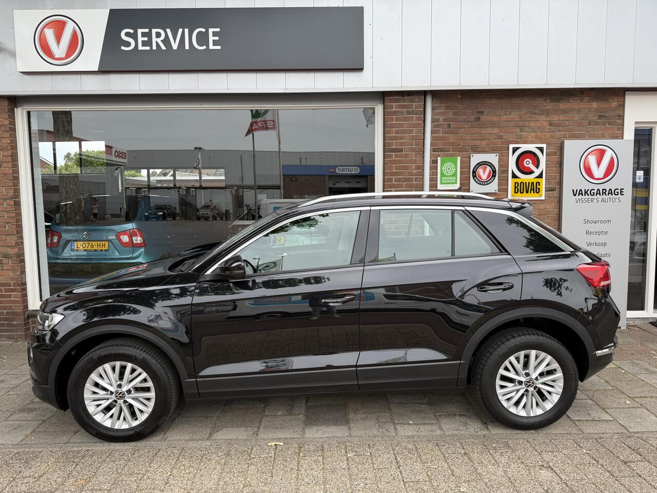 Volkswagen T-Roc 1.0 TSI Style Business | navigatie | cruise control | parkeer sensoren | trekhaak meerprijs 899.00 euro