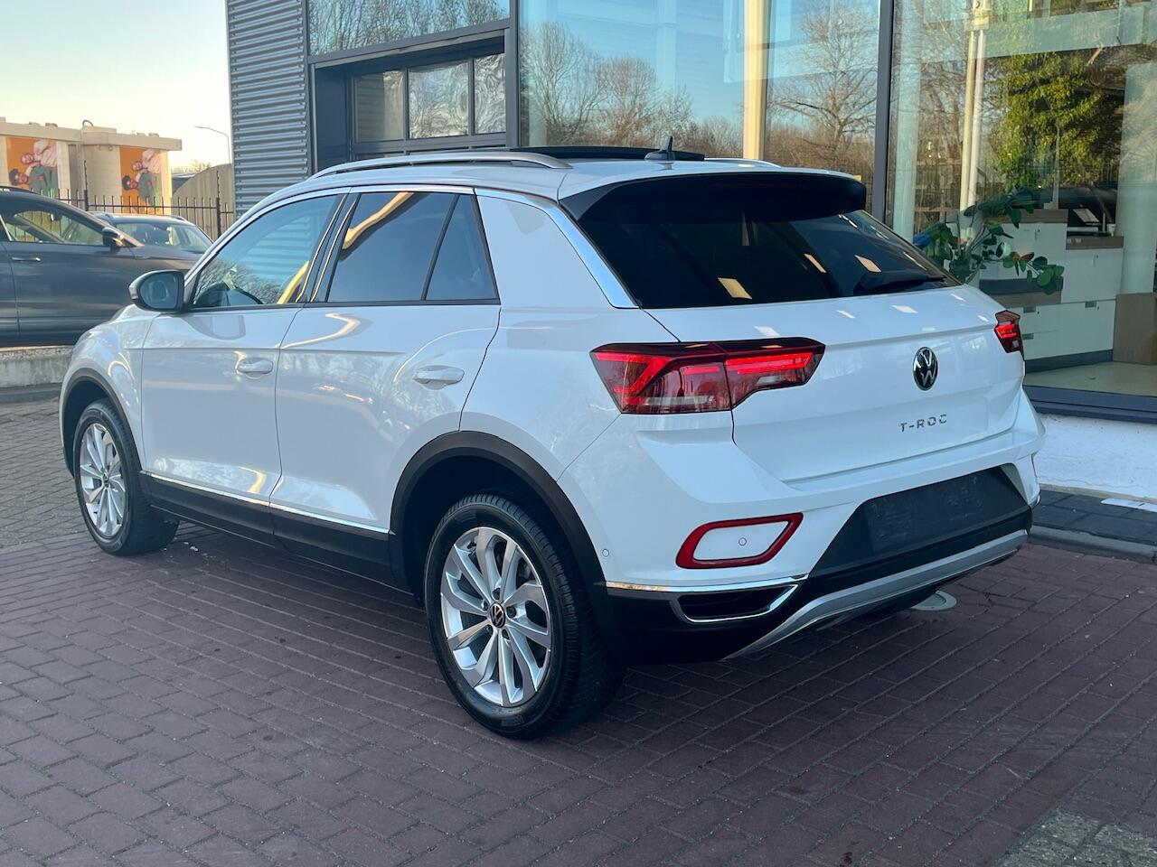 Volkswagen T-Roc 1.5 TSI 150PK DSG Style / Panorama dak / IQ Led / Virtual cockpit pro / App-connect / Stoelverwarming voorzijde / 17'' LMV