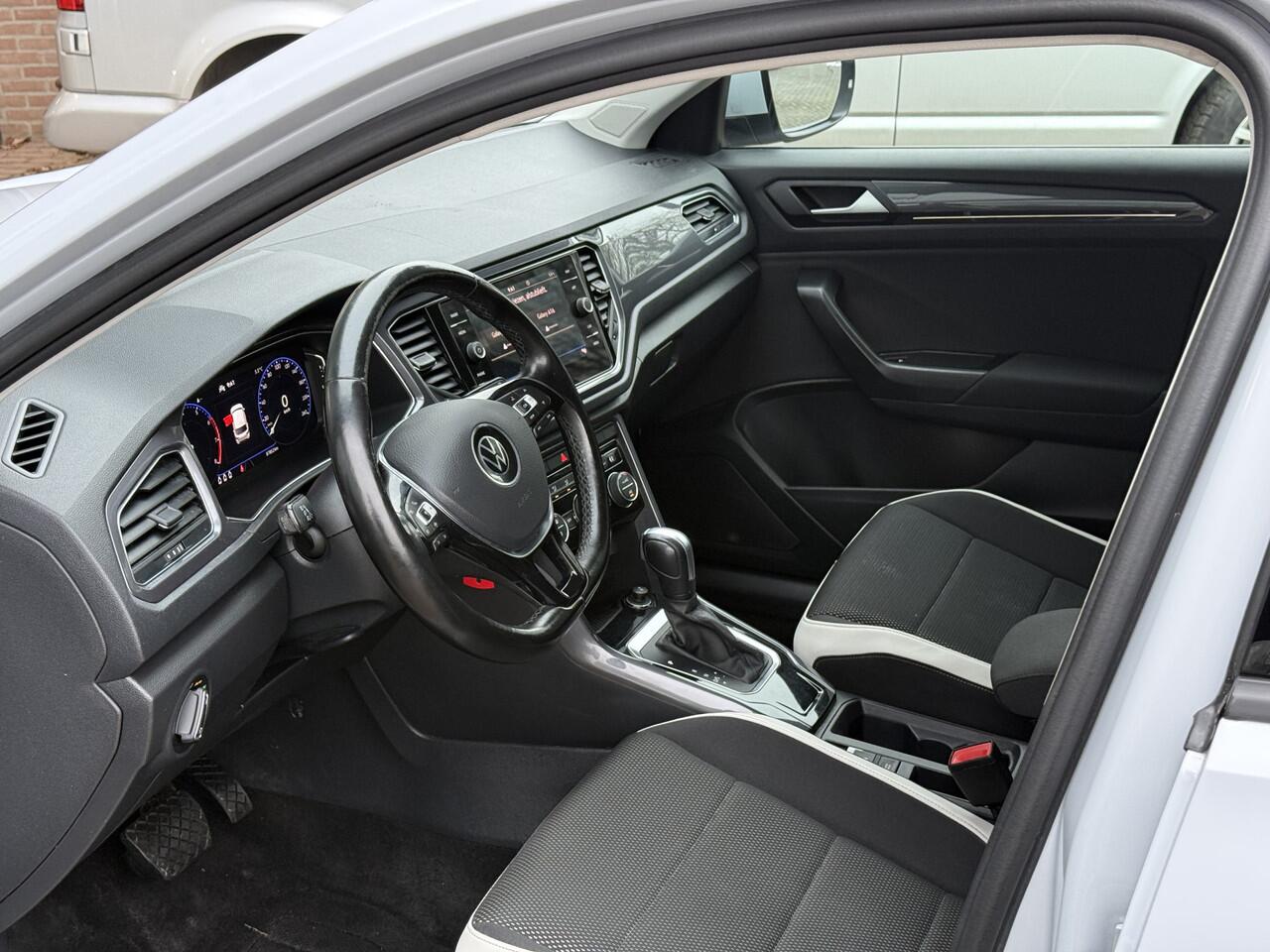 Volkswagen T-Roc 1.5 TSI Sport | LED | Camera | ACC