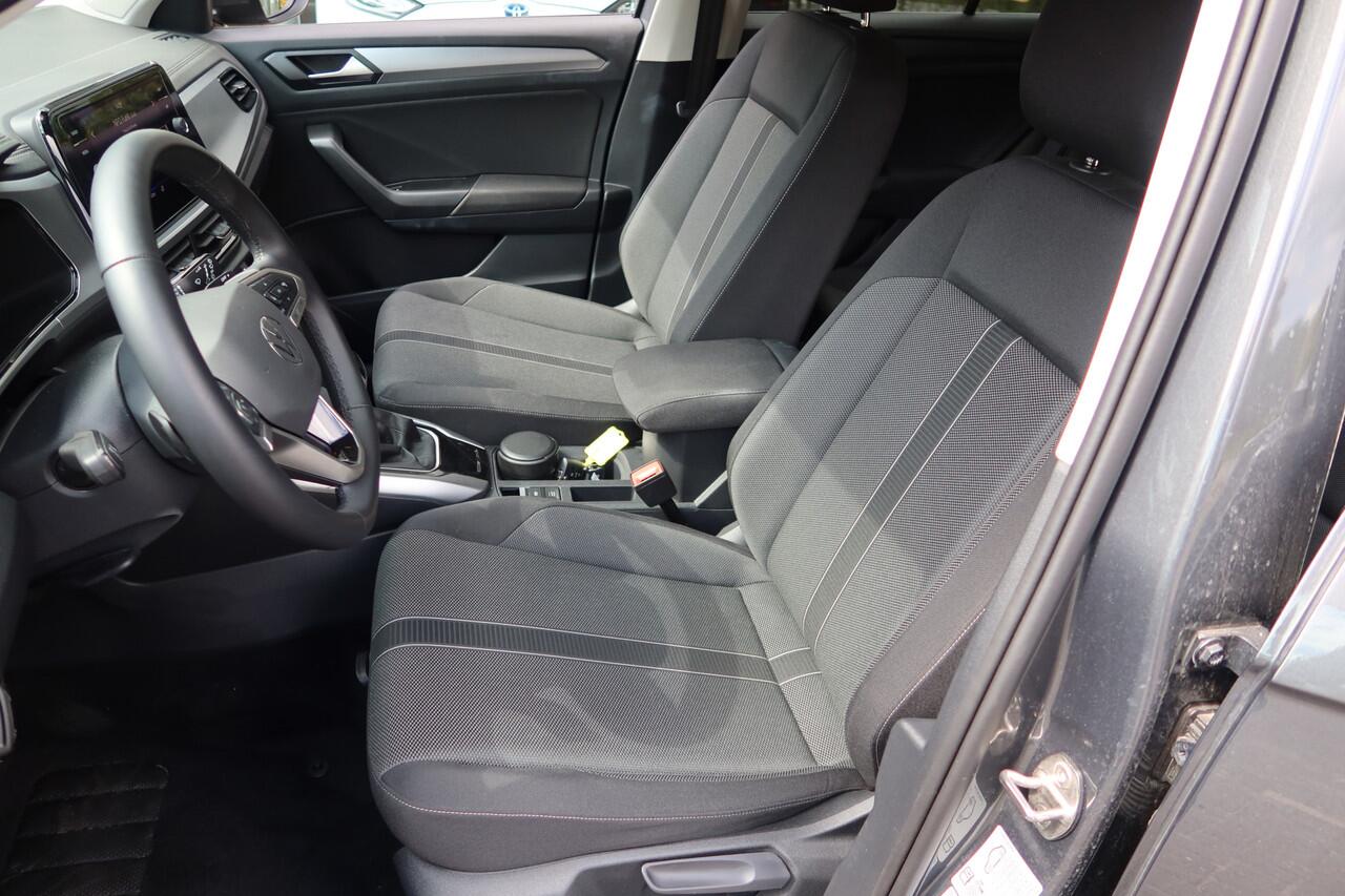 Volkswagen T-Roc 1.5 TSI 150PK AUTOMAAT Life Edition 10dkm! Navi I All-Season I