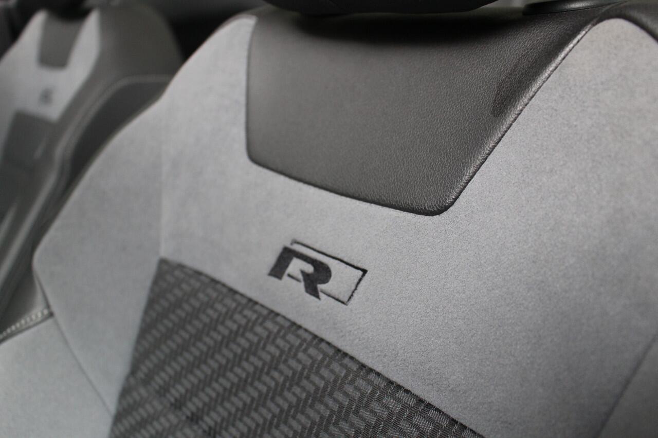 Volkswagen T-Roc Cabrio 1.5 TSI R-Line Blackstyle Navigatie | Camera | Trekhaak | 18" Grange Hill Zwart