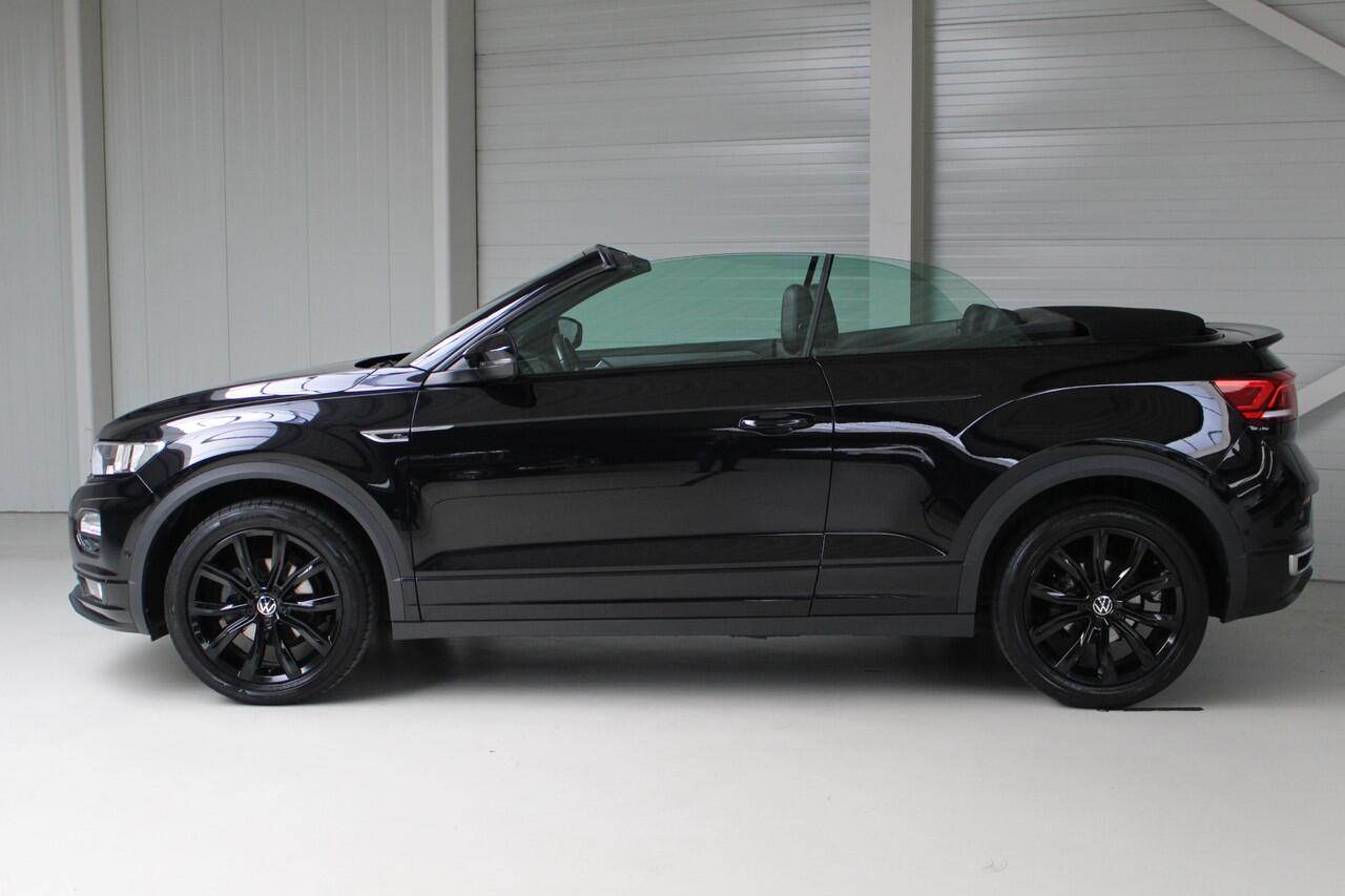 Volkswagen T-Roc Cabrio 1.5 TSI R-Line Blackstyle Navigatie | Camera | Trekhaak | 18" Grange Hill Zwart