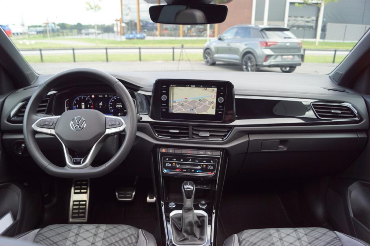 Volkswagen T-Roc 1.5 TSI DSG R-Line /Panodak/19 Inch LM /Trekhaak/IQ Matrix LED/C