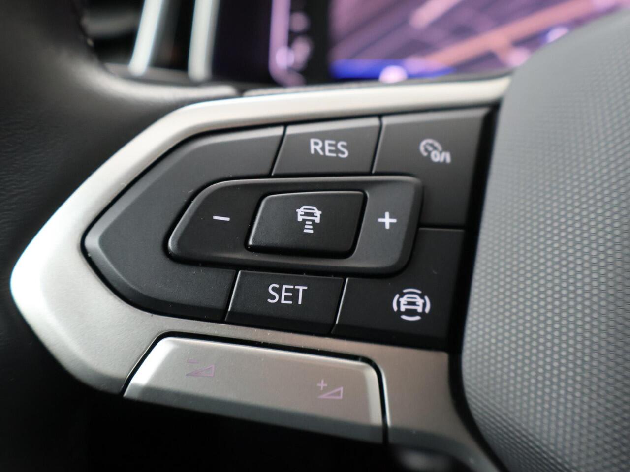 Volkswagen T-Roc 1.5 TSI R-Line | 150 PK | Automaat | Navigatiesysteem | Adaptive cruise control | R-Line |