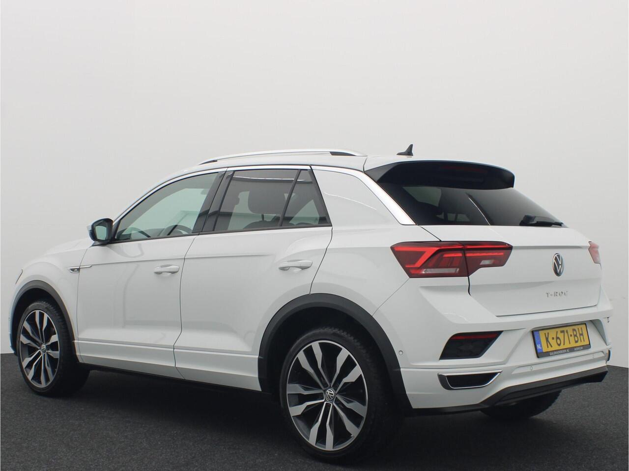 Volkswagen T-Roc 1.5 TSI Sport Business R-LINE AUTOMAAT / PANORAMADAK / SFEER / KEYLESS / STOELVERW / FULL LED / CAMERA / CARPLAY / NL-AUTO