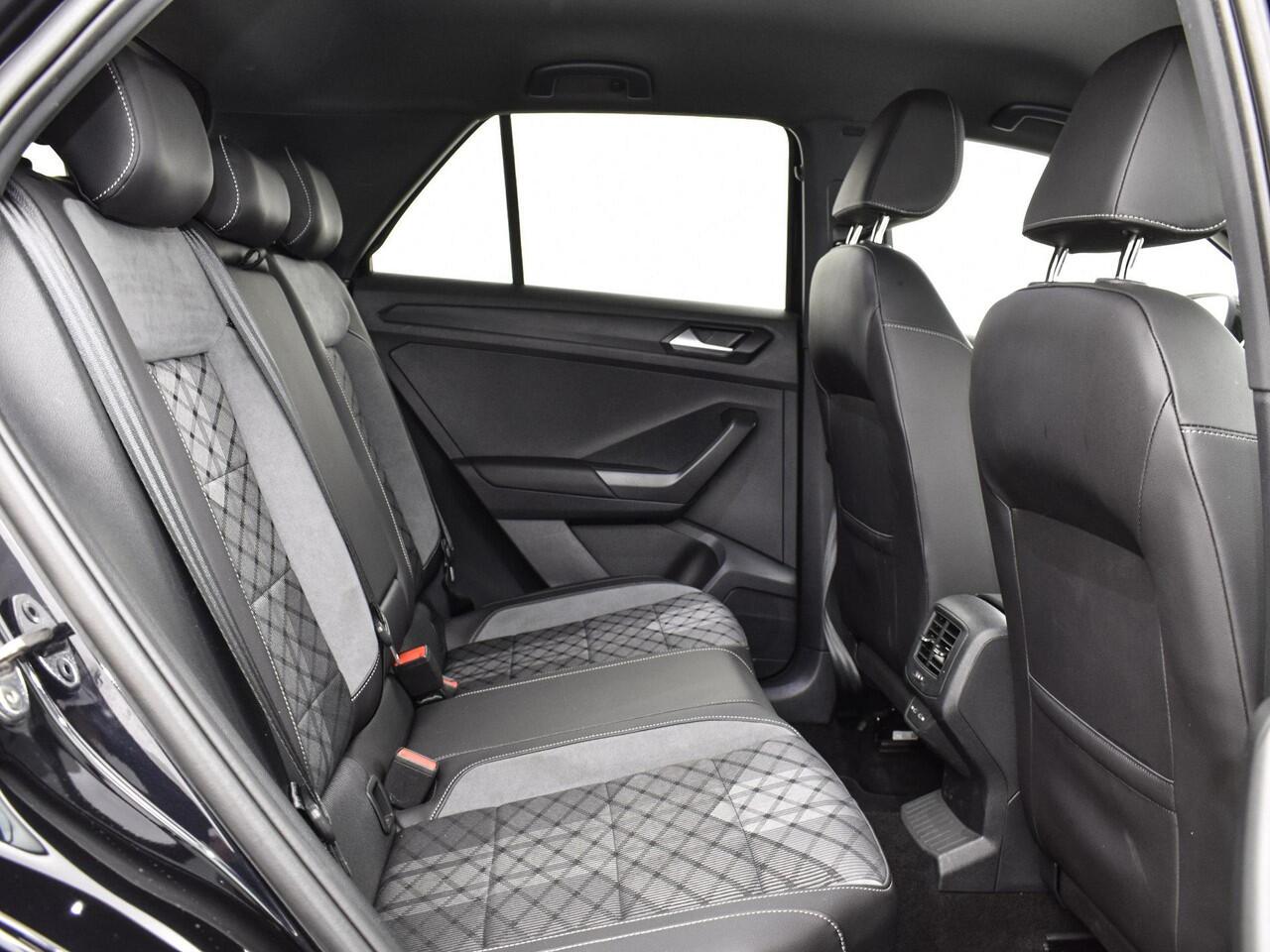 Volkswagen T-Roc 1.5 TSI 150pk DSG R-Line Business · Camera · Apple/Android Car Play · Navi · P-Sensoren · ACC · 17'' Inch · Garantie t/m 20-06-2028 of 100.000km · TOPDEAL