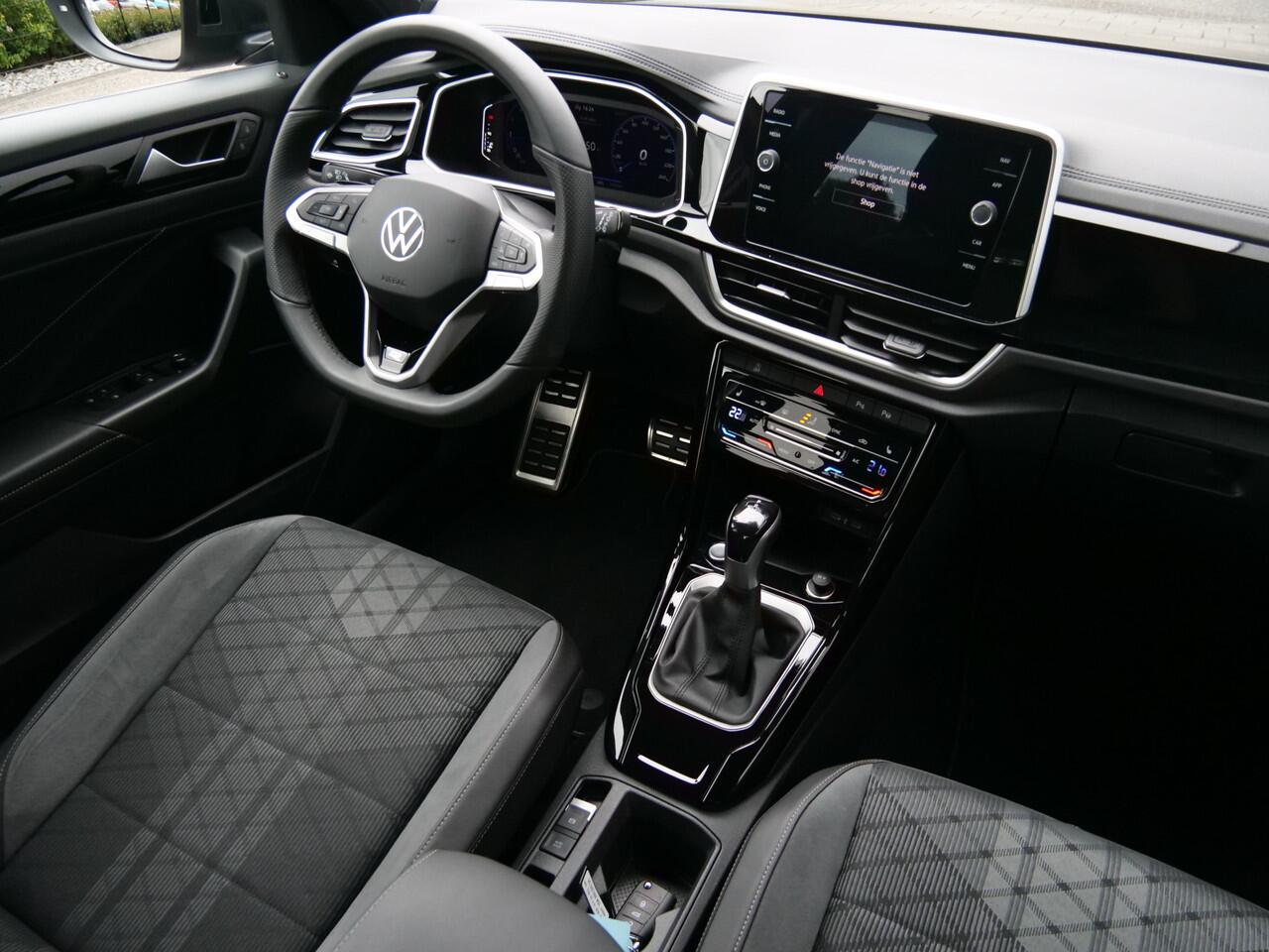 Volkswagen T-Roc 1.5 TSI 150pk R-Line Edition Automaat Apple Carplay / 18 inch / IQ Light / Stoelverwarming