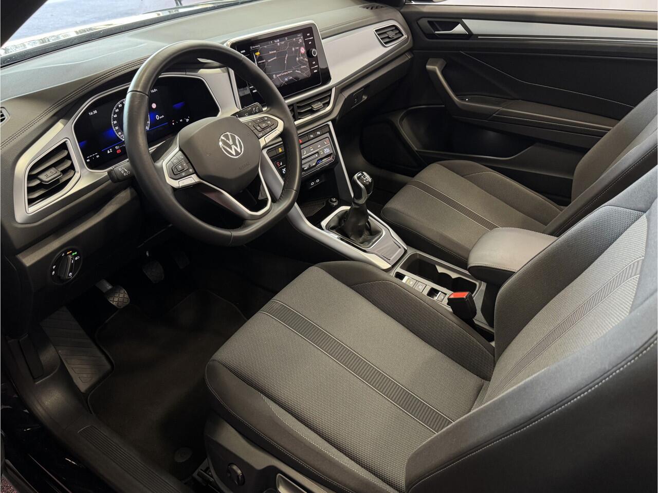 Volkswagen T-Roc Cabrio TSI VIR.COCKPIT CARPLAY NAVI IQ.LED STOEL/STUUR.VERW DAB ADAP.CRUISE 05/2024 "Volkswagen rijden begint bij Topautos.nl - 75 topmodellen direct op voorraad!"