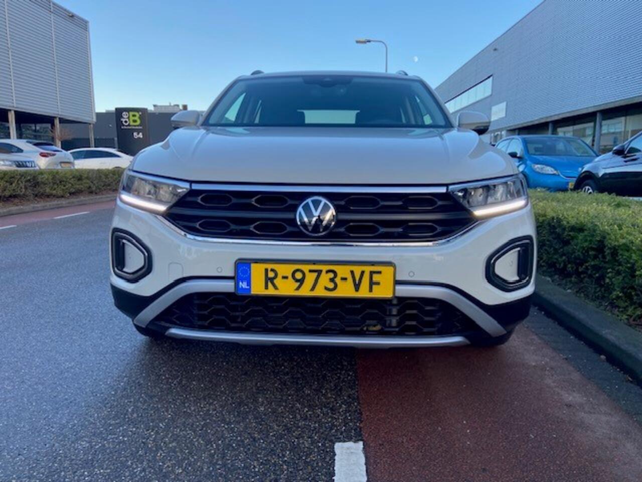 Volkswagen T-Roc 1.0 TSI 110PK Life / App. connect / DAB+ / LED / Parkeersensoren V+A / 16" LMV
