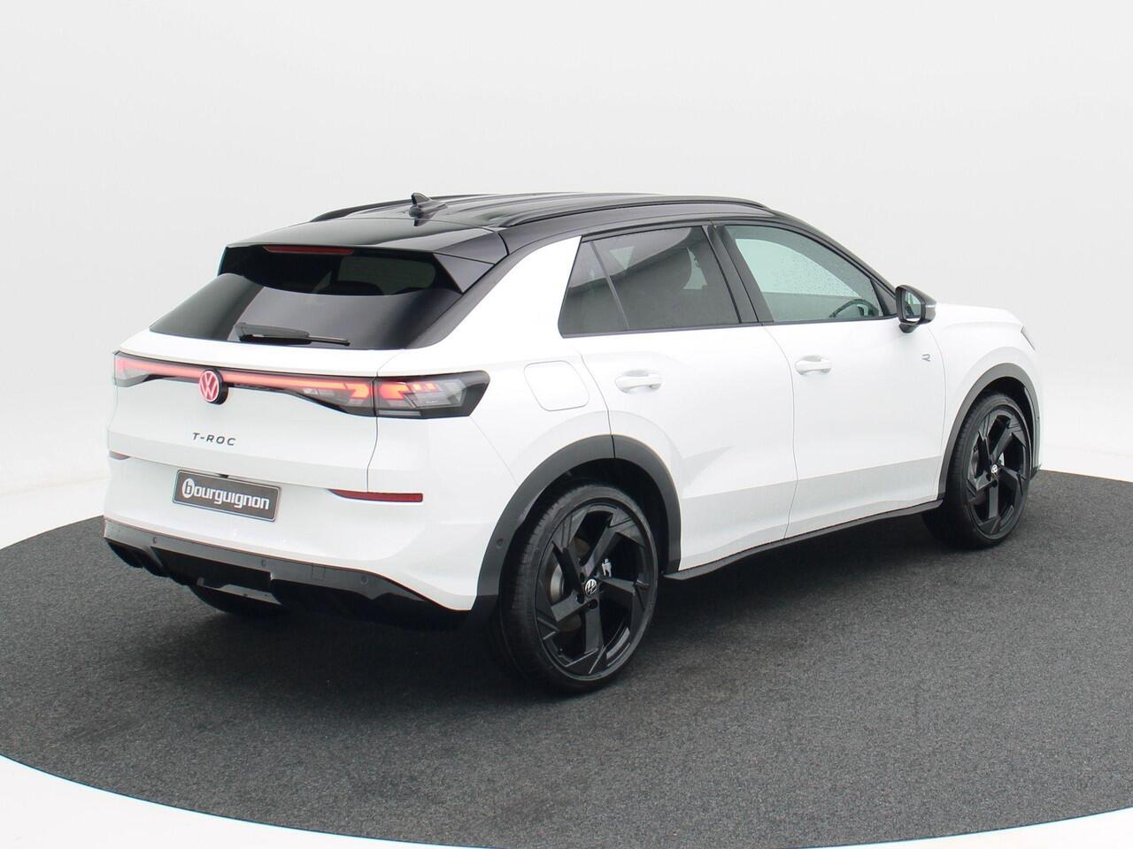 Volkswagen T-Roc R-Line First Edition 1.5 eTSI 150 PK | Trekhaak | 20" Lichtmetaal | head-Up | 360 Camera | Elektrische Achterklep |