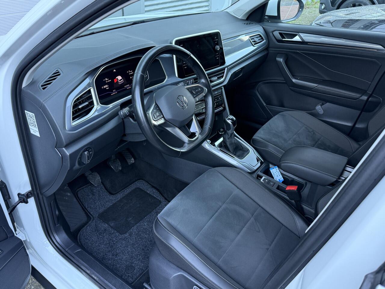 Volkswagen T-Roc 1.5 TSI Style | Camera | Apple Carplay | Trekhaak | IQ Light