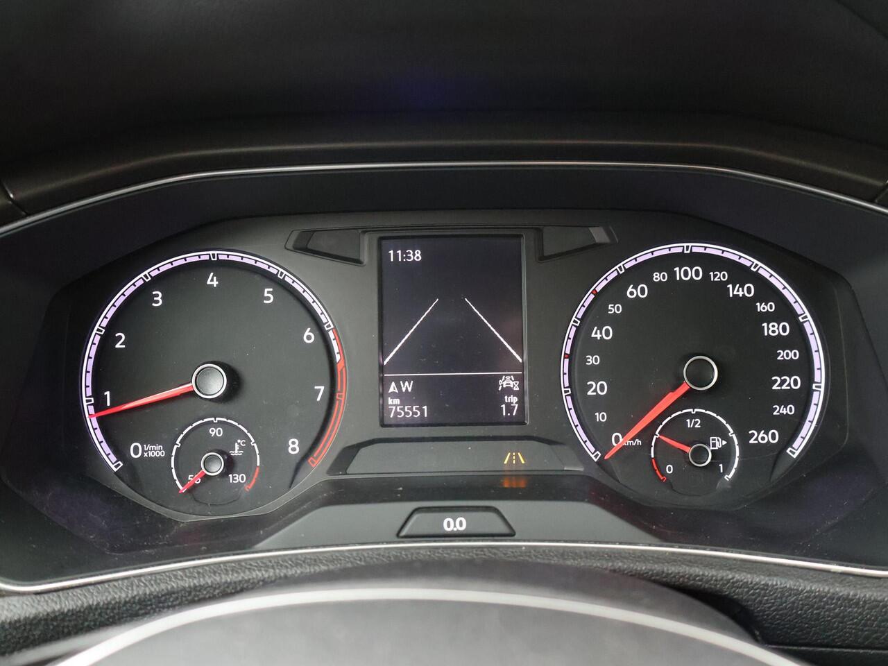 Volkswagen T-Roc 1.5 TSI Style | 150 PK | Trekhaak | Achteruitrijcamera | Adaptive cruise control |