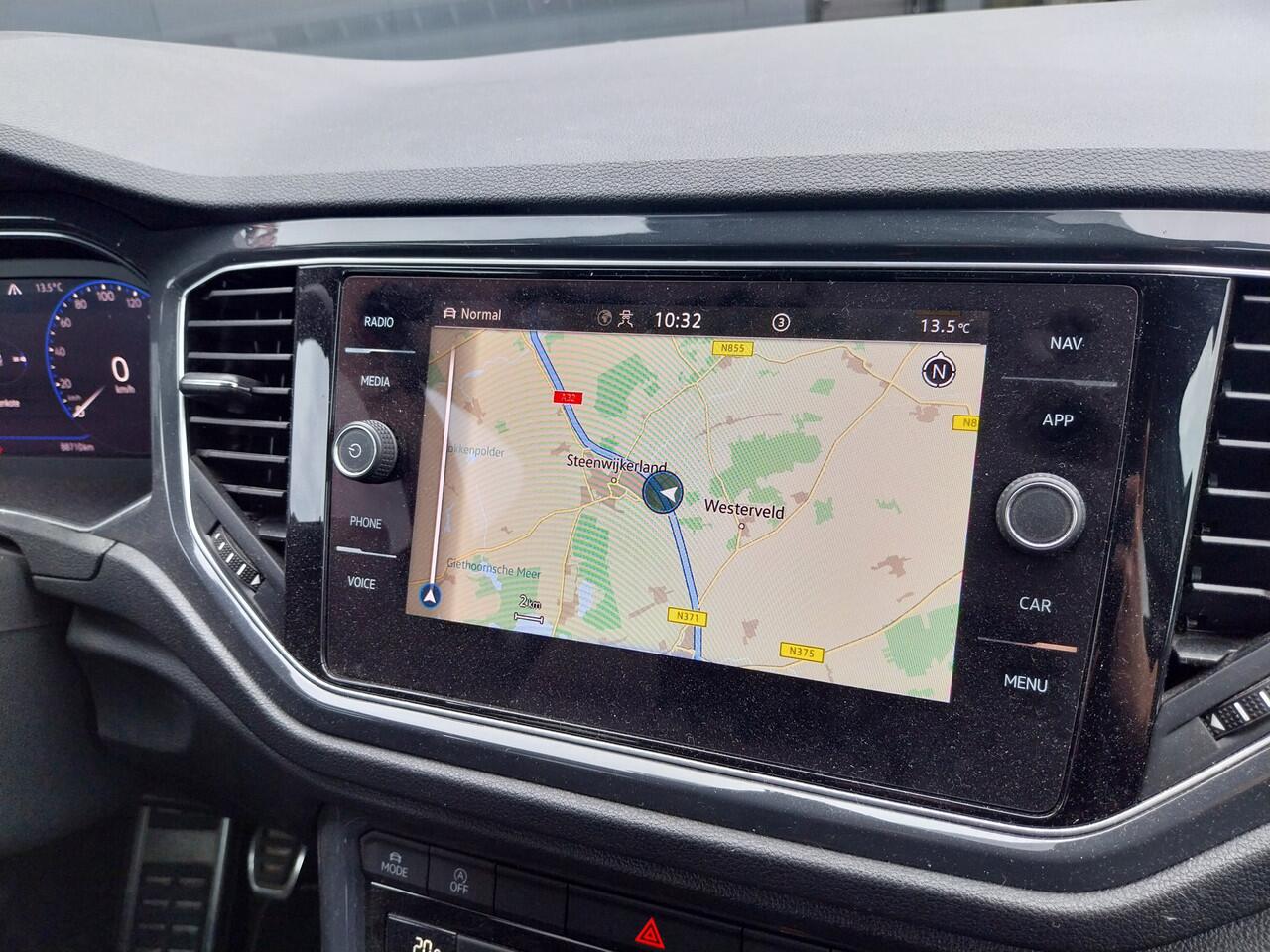 Volkswagen T-Roc 1.5 TSI 150 PK Sport Business R Line VIRTUAL COCKPIT ADAPT CRUISE CAMERA PARK ASSIST HALF LEER LED NAVI ECC TREKHAAK