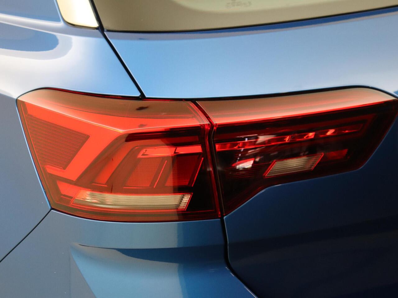 Volkswagen T-Roc 1.0 TSI Life | Parkeerassistent | Adaptieve cruise control | CarPlay | Navigatie | Lane assist | Digital cockpit | Elektrisch inklapbare buitenspiegels |