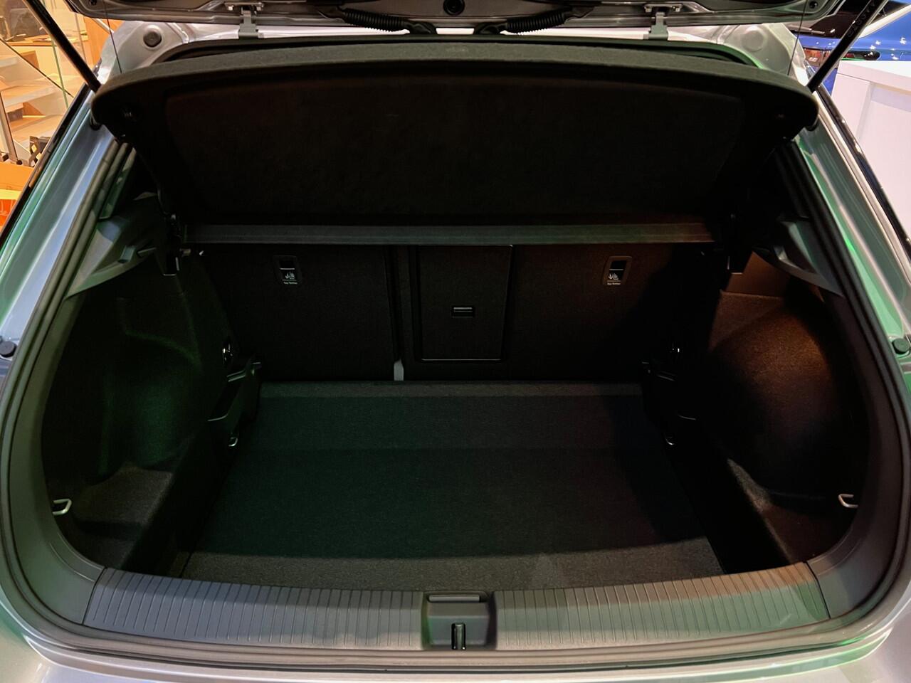 Volkswagen T-Roc R-Line Edition (1) GP R-Line-Edition 1.5 110 kW / 150 pk TSI SUV 7 versn. DSG / NIEUWE AUTO