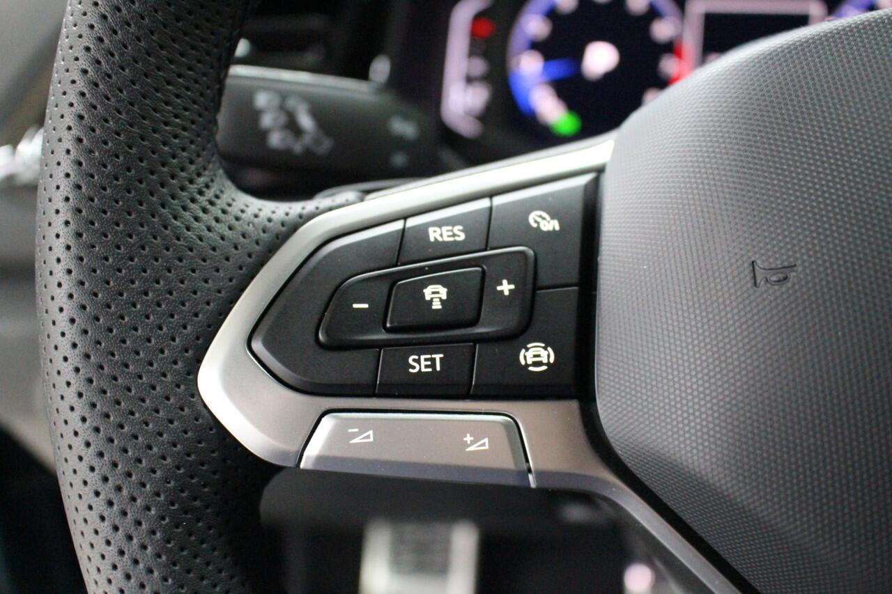 Volkswagen T-Roc 1.5 TSI 150PK R-Line Blackstyle Navigatie | 18" Velgen Nevada | Climate Control | IQ-Light Led