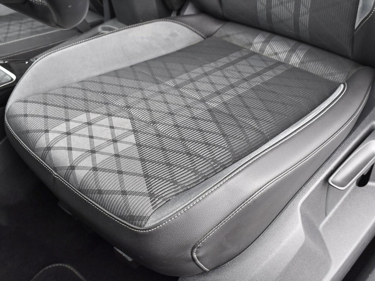 Volkswagen T-Roc 1.5 TSI 150pk DSG R-Line Business · Camera · Apple/Android Car Play · Navi · P-Sensoren · ACC · 17'' Inch · Garantie t/m 20-06-2028 of 100.000km · TOPDEAL