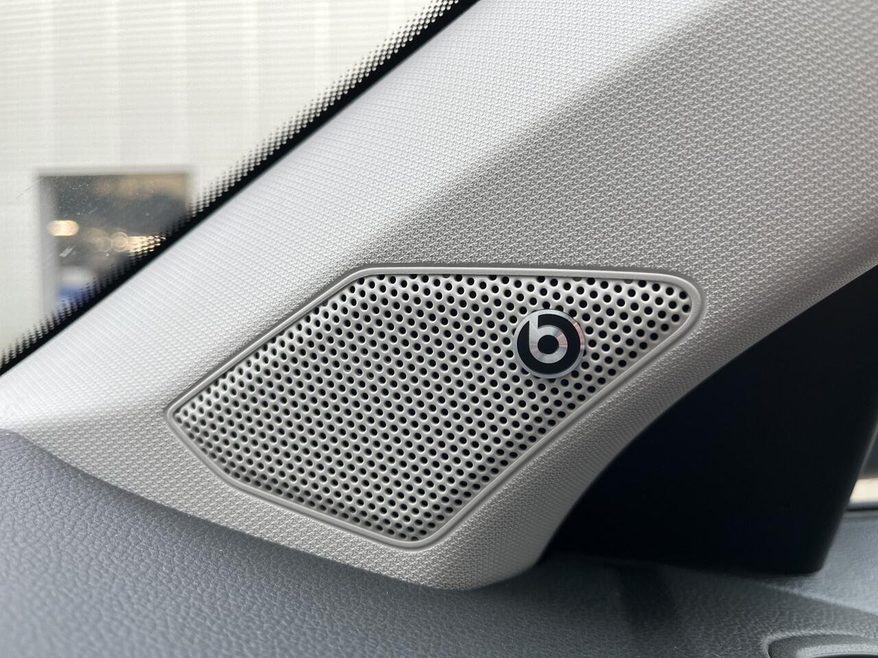 Volkswagen T-Roc 1.5 TSI 150PK DSG Style / Panoramadak / Digitale Cockpit Pro / IQ LED / Camera / 18"LMV / Elektrische Acherklep **