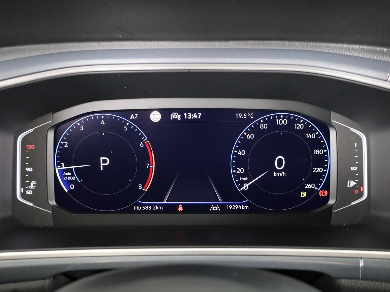 Volkswagen T-Roc 1.5 TSI Style 150 PK DSG | Private lease vanaf ¤ 584,- pm | Trekhaak afneembaar | Navigatie | Stoel verwarming en massage | Alcantara |