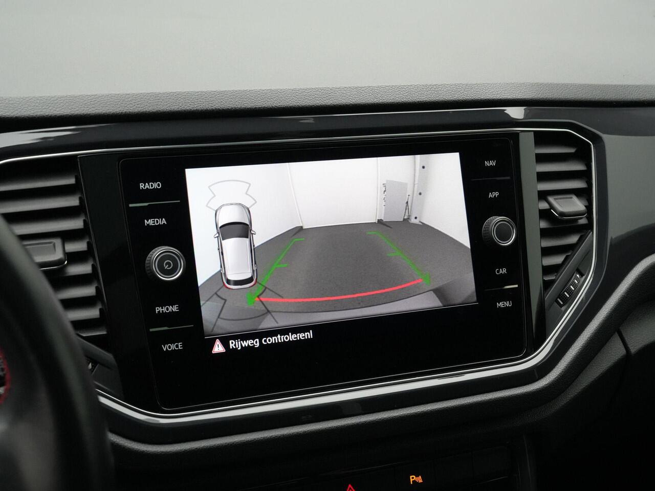 Volkswagen T-Roc 1.5 TSI 150 pk DSG Sport Business R / R-Line | Panoramadak | Trekhaak | Stoelverwarming | Side Assist | Adaptive Cruise