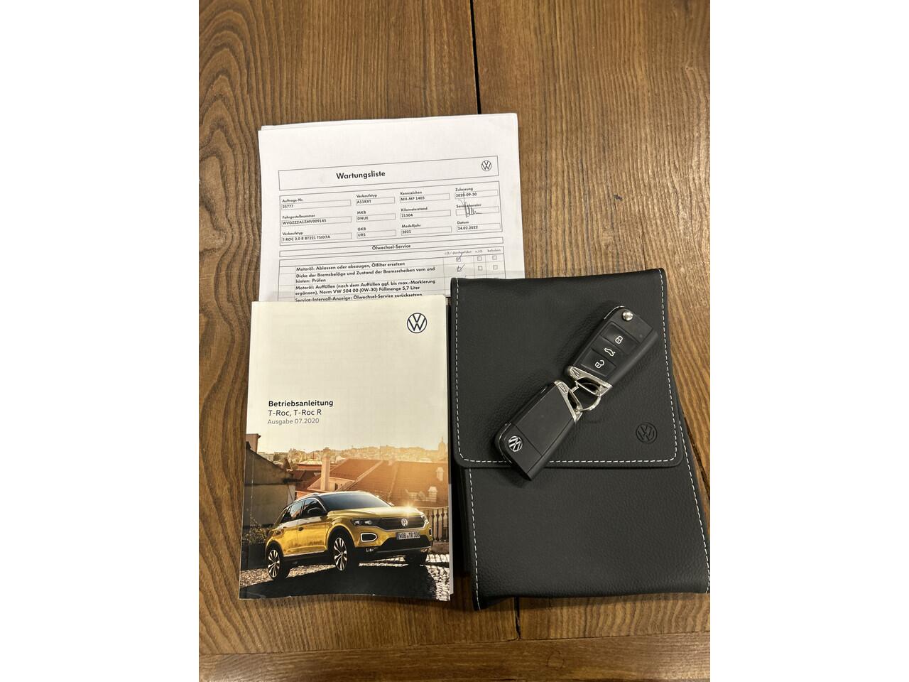 Volkswagen T-Roc 2.0 TSI 4Motion R 300PK | Facelift | Digital dashboard | Keyless | Adaptieve cruise control | Adaptief onderstel | Achteruitrijcamera | Apple carplay | Climate control | Stoelverwarming | Navigatie | Elek. inklapbare spiegels