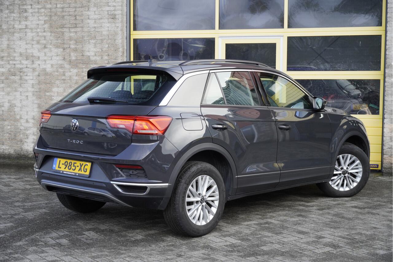 Volkswagen T-Roc 1.0 TSI Style BJ2021 Lmv 16" | Pdc | App-Connect | Navigatiesysteem ( Niet vrijgeschakeld ) | Airco | Cruise control | Getint glas
