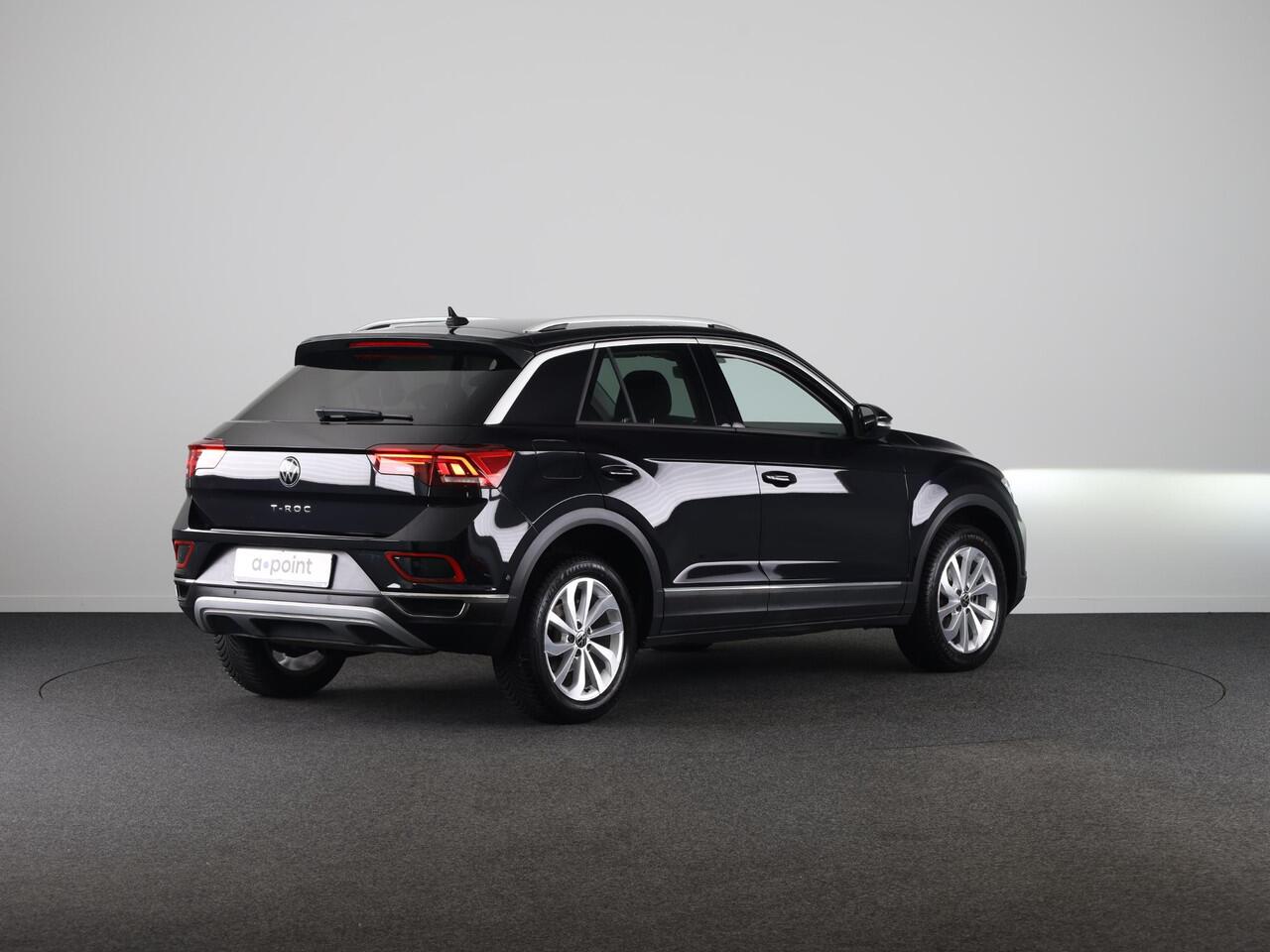 Volkswagen T-Roc 1.5 TSI Style 150 PK DSG | Private lease vanaf ¤ 584,- pm | Trekhaak afneembaar | Navigatie | Stoel verwarming en massage | Alcantara |