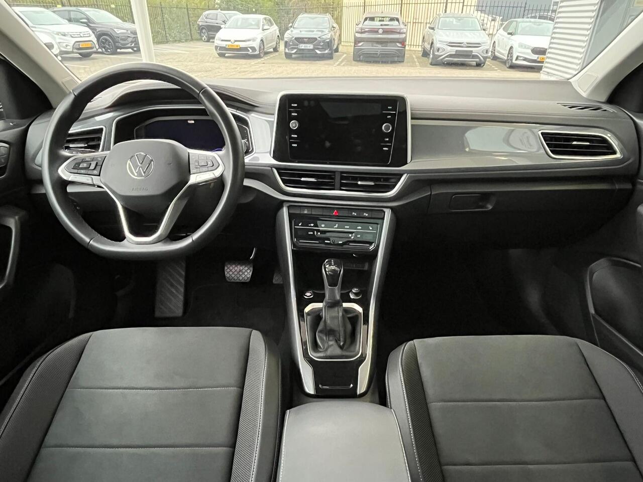 Volkswagen T-Roc 1.5 TSI 150 PK DSG Style / Virtual cockpit pro / Panoramadak / 17'' LMV /