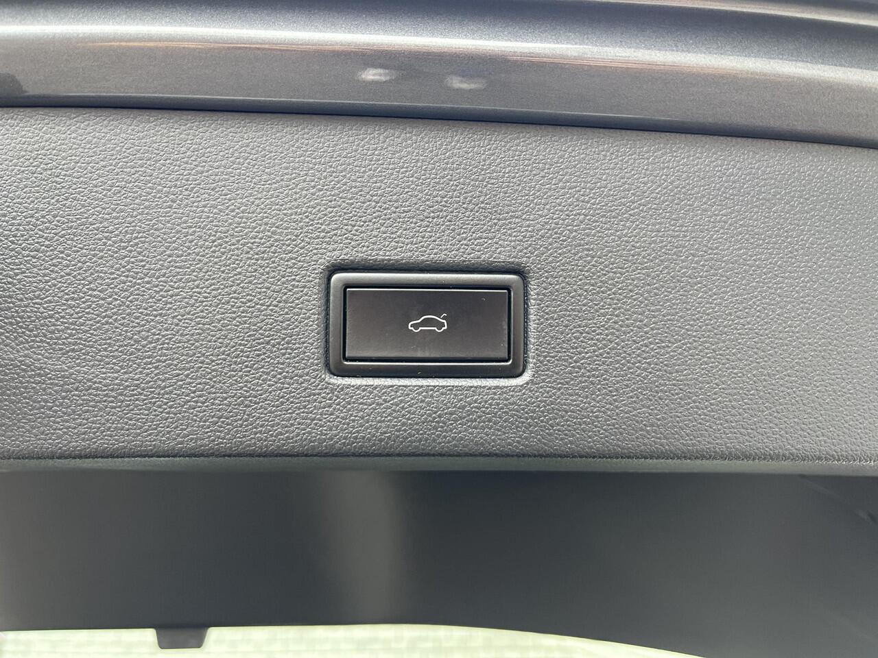 Volkswagen T-Roc 1.5 TSI Style | Stoel & Stuurverwarming | Achteruitrijcamera | Apple CarPlay / Android Auto | Elektrische Achterklep |