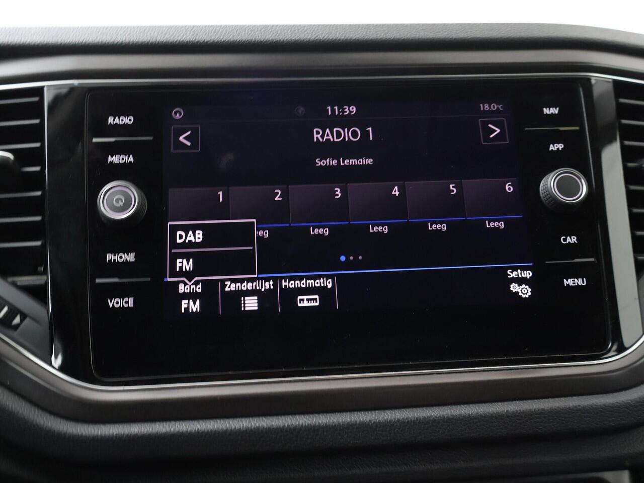 Volkswagen T-Roc 1.5 TSI Style | 150 PK | Trekhaak | Achteruitrijcamera | Adaptive cruise control |